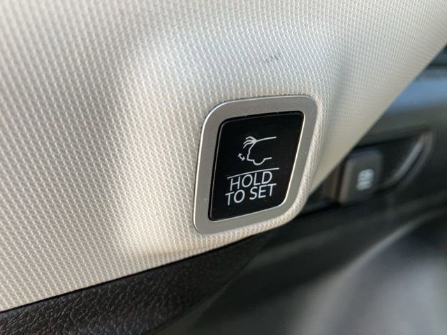 Used 2023 Jeep Grand Cherokee Limited image 24