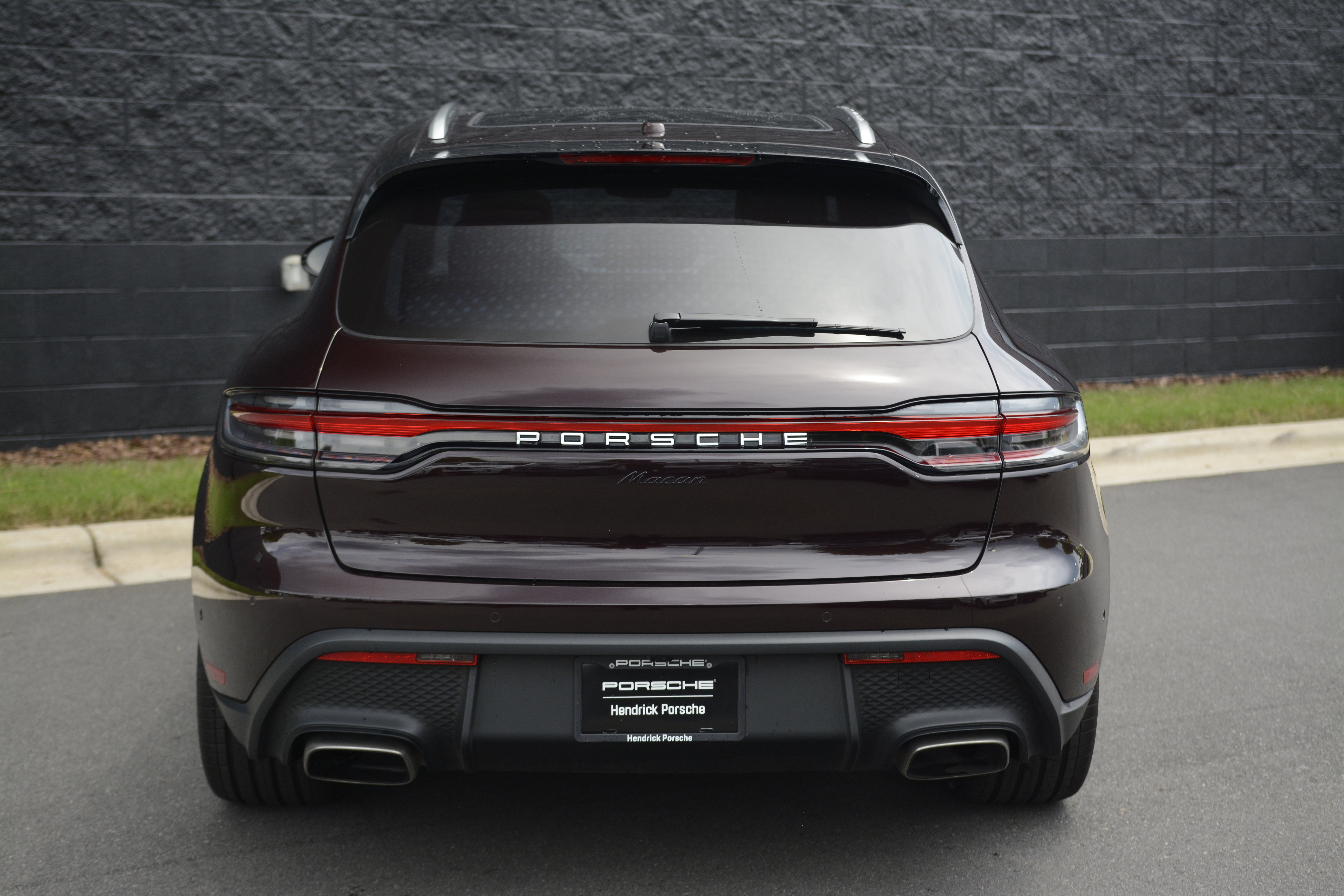 Certified 2026 Porsche Macan AWD/4WD image 6