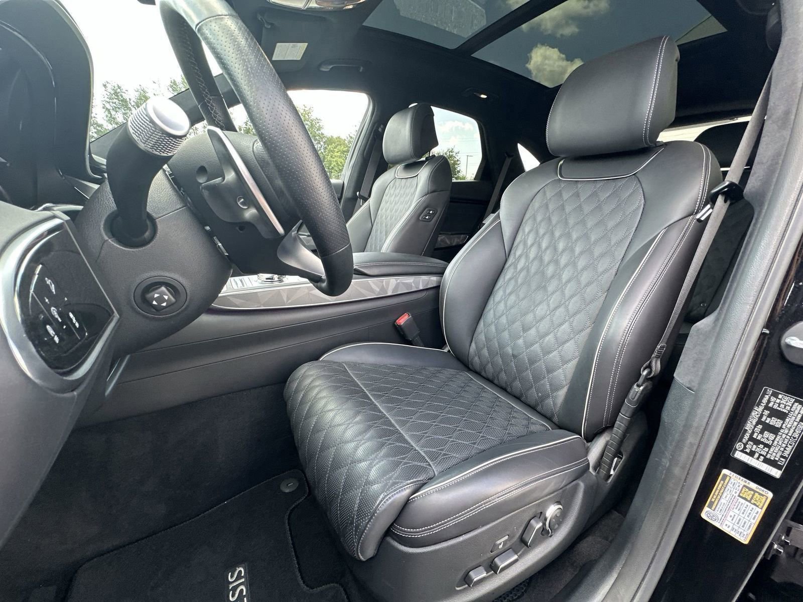 Used 2024 Genesis GV70 3.5T Sport w/ Sport Advanced Package image 17