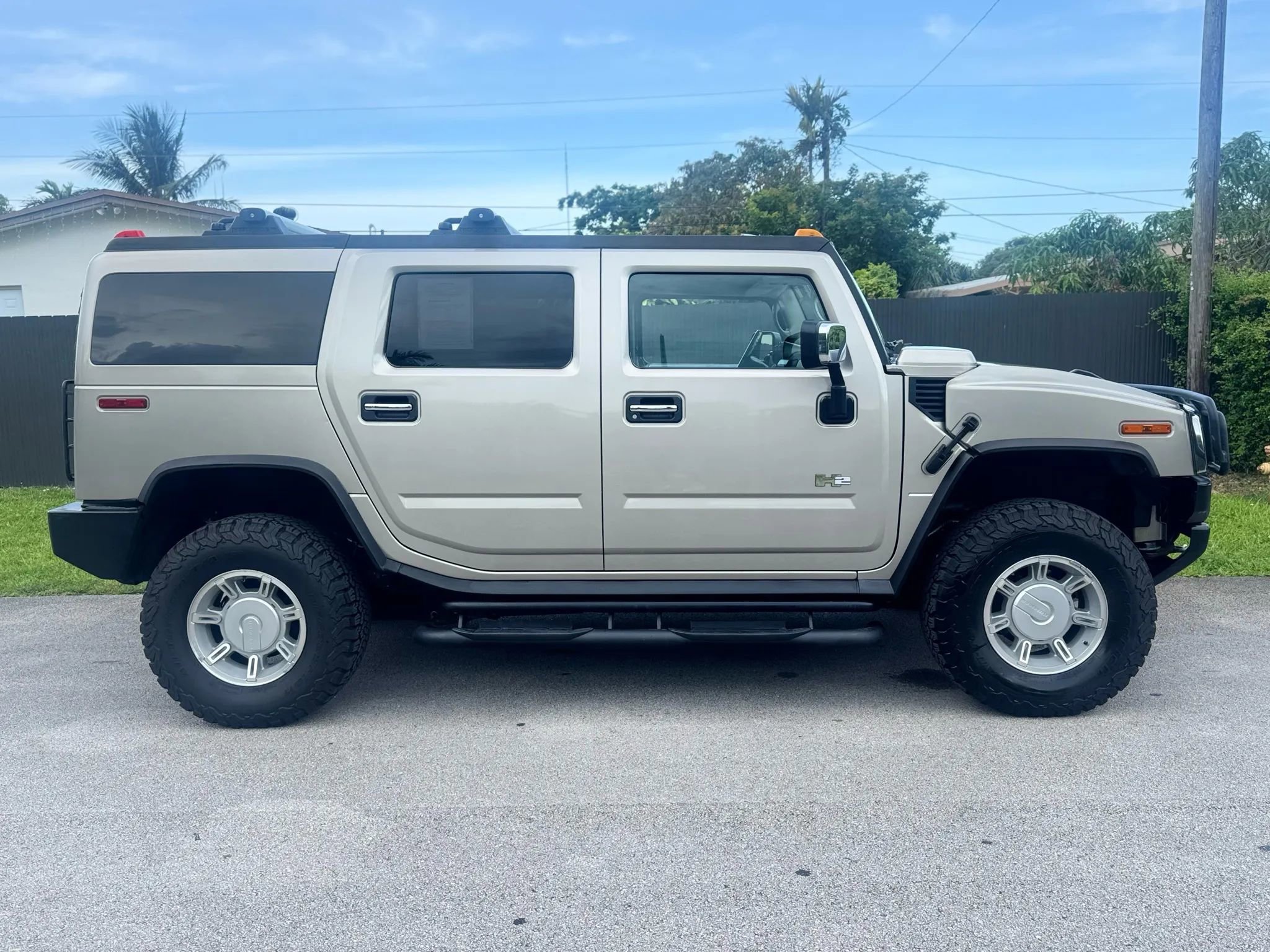 Used 2003 HUMMER H2 w/ Preferred Equipment Group image 6