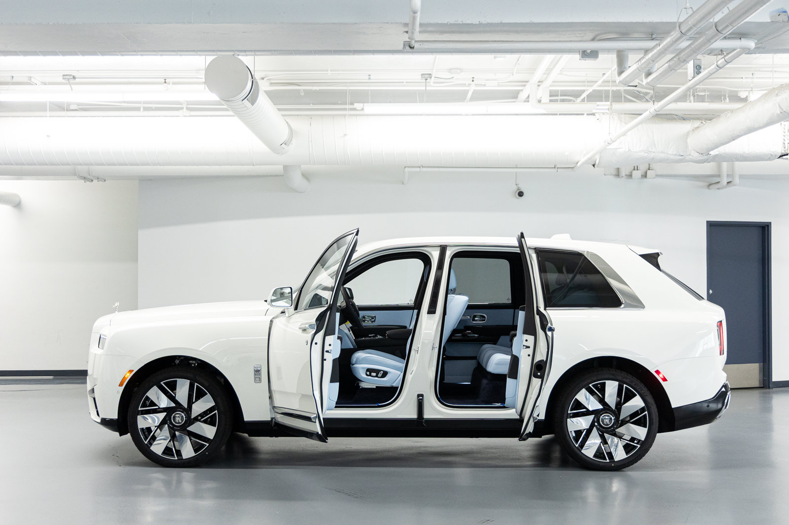 New 2026 Rolls-Royce Cullinan AWD/4WD image 29