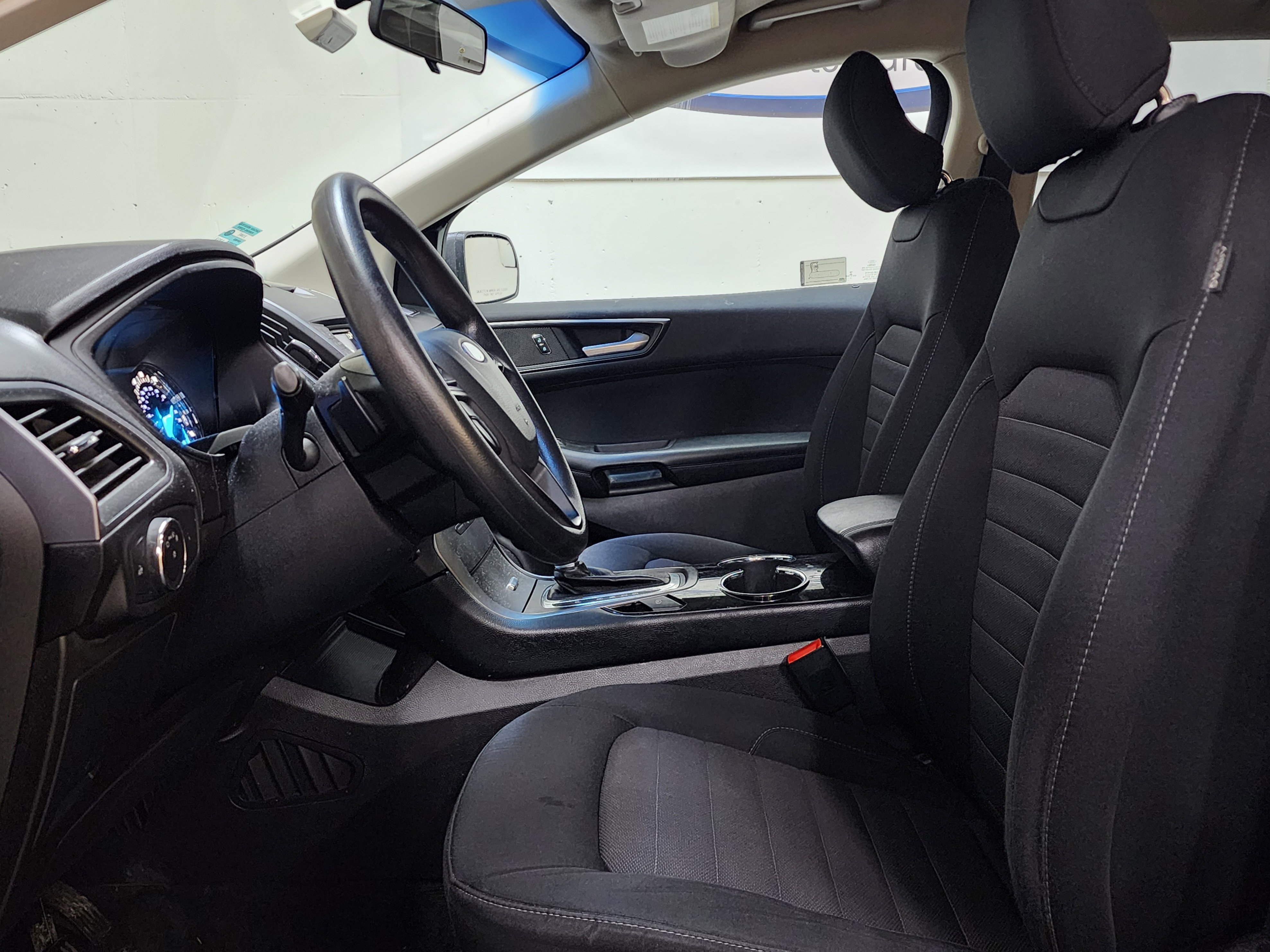 Used 2018 Ford Edge SE image 13