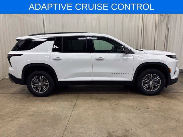 Used 2026 Chevrolet Traverse LT FWD image 2