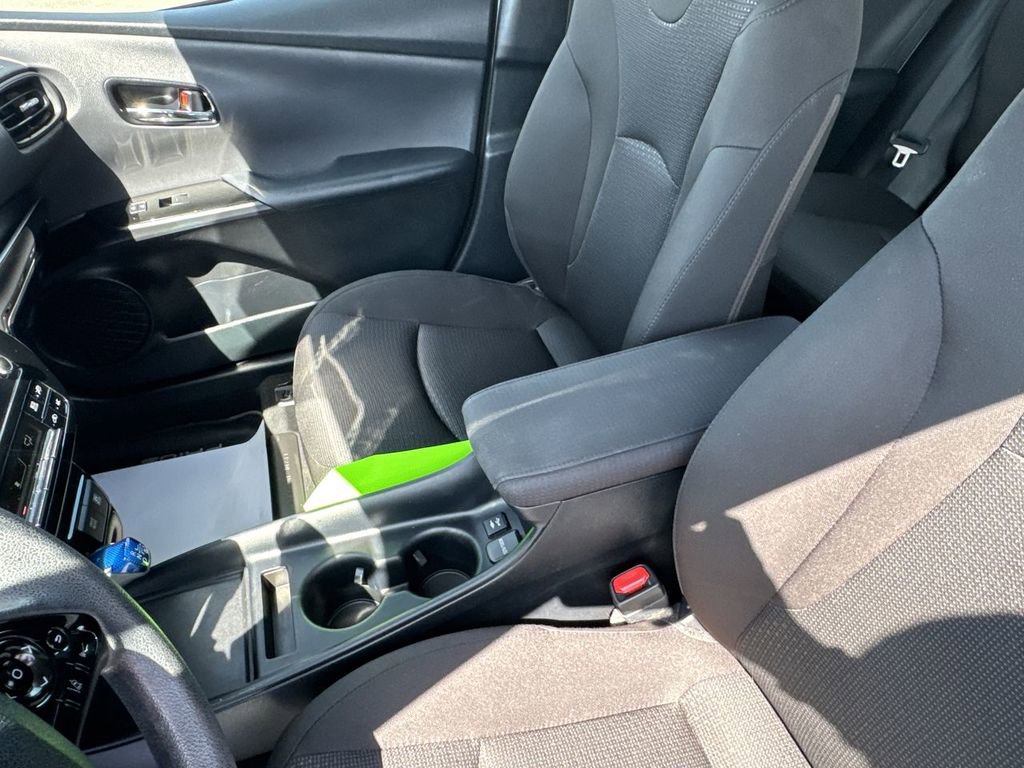 Used 2020 Toyota Prius LE FWD image 27