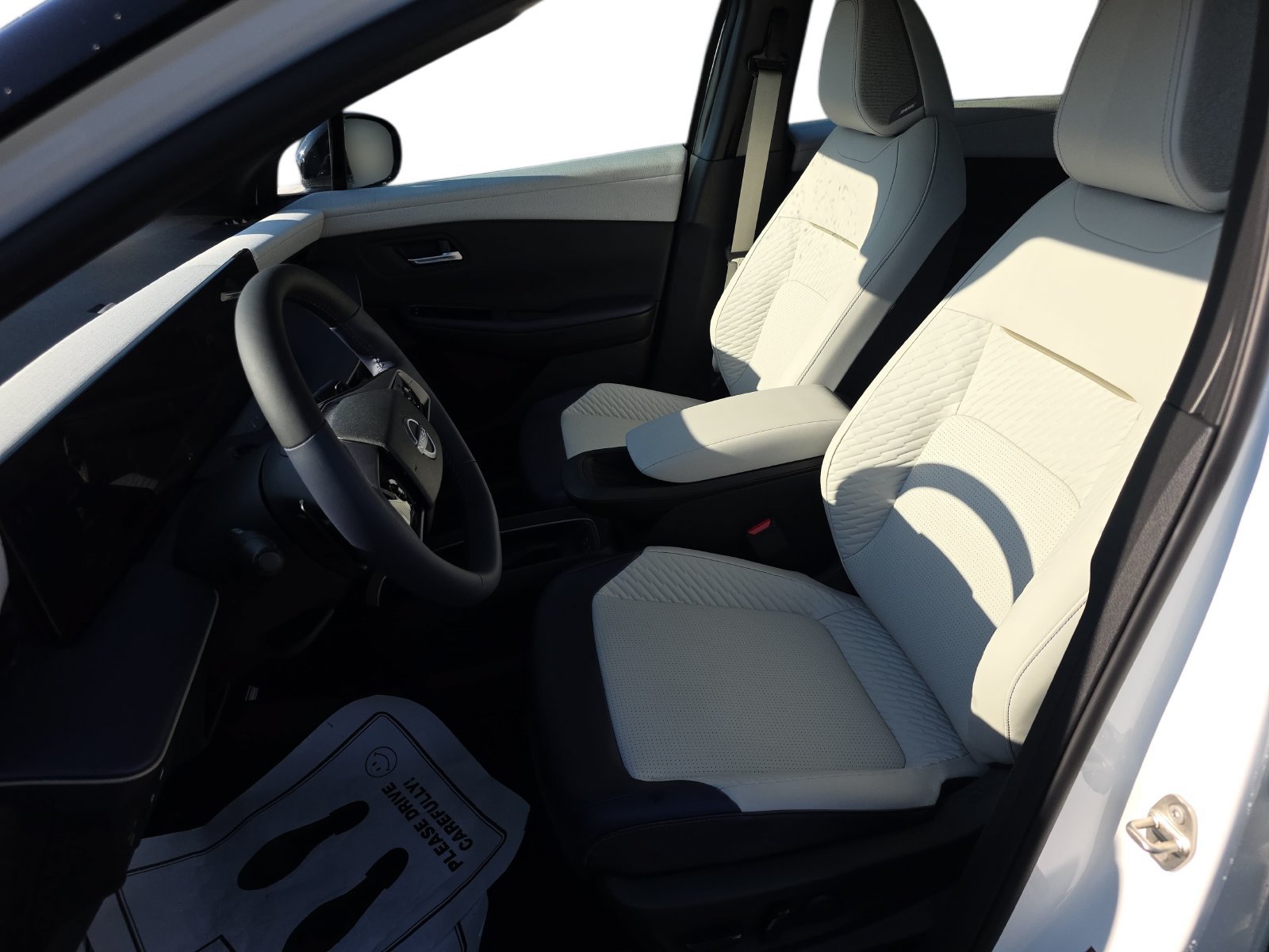 New 2026 Nissan Leaf Platinum+ w/ Illuminated Package FWD image 15