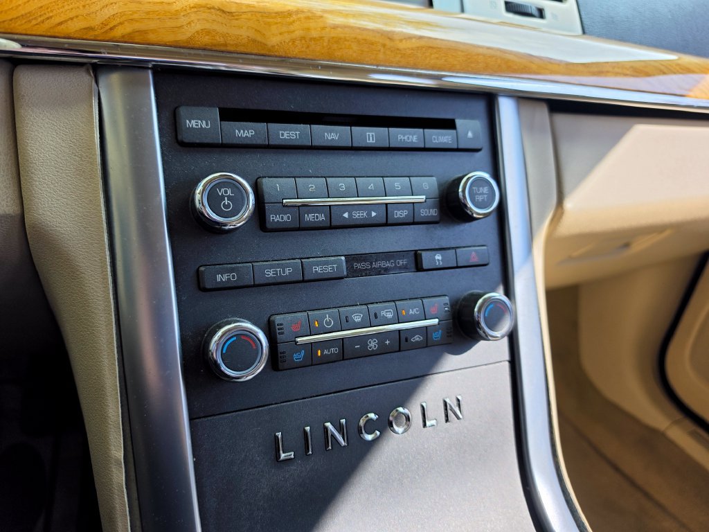 Used 2009 Lincoln MKS FWD image 25