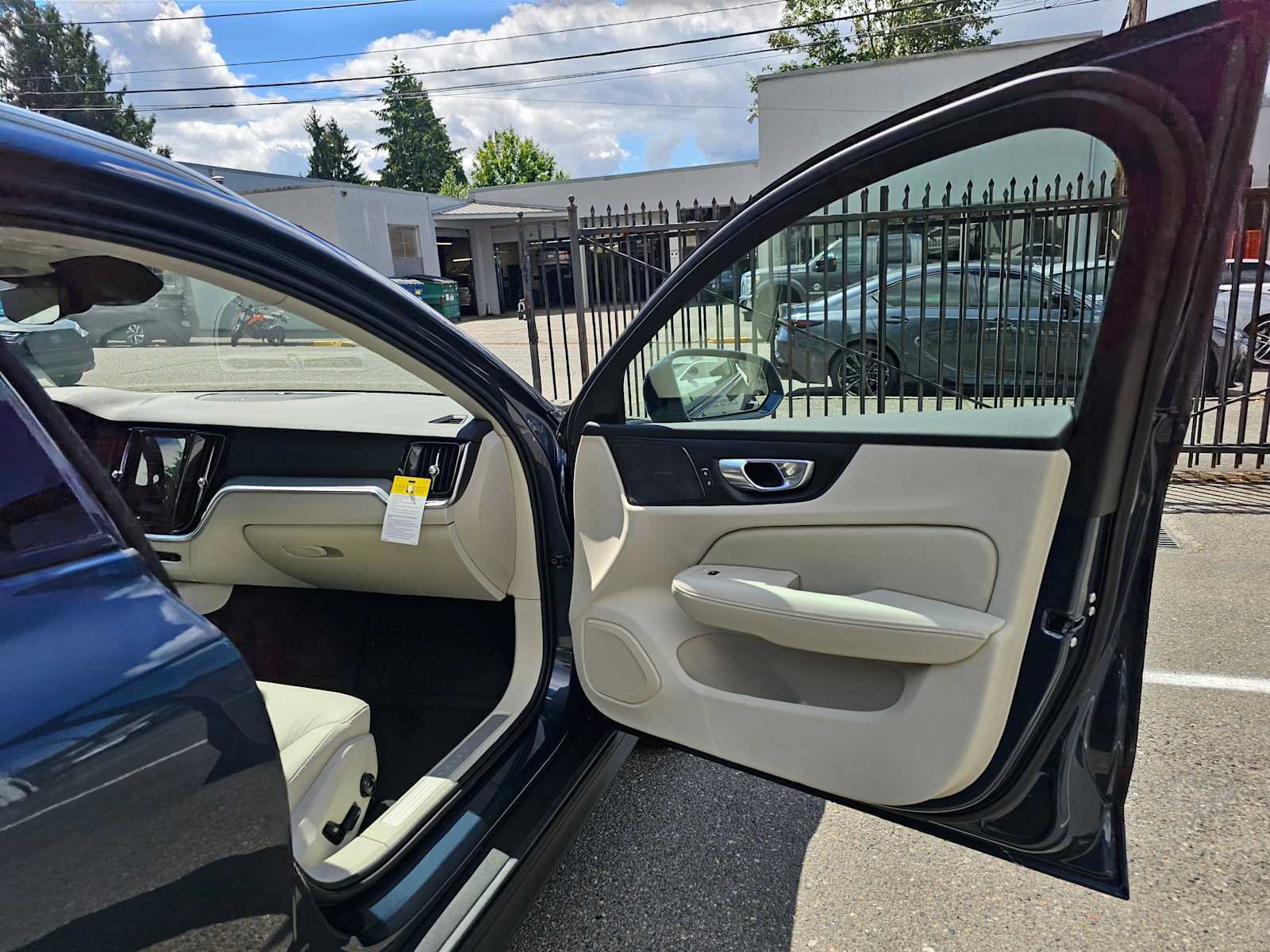 New 2026 Volvo V60 B5 Cross Country Plus w/ Protection Package Premier AWD/4WD image 10