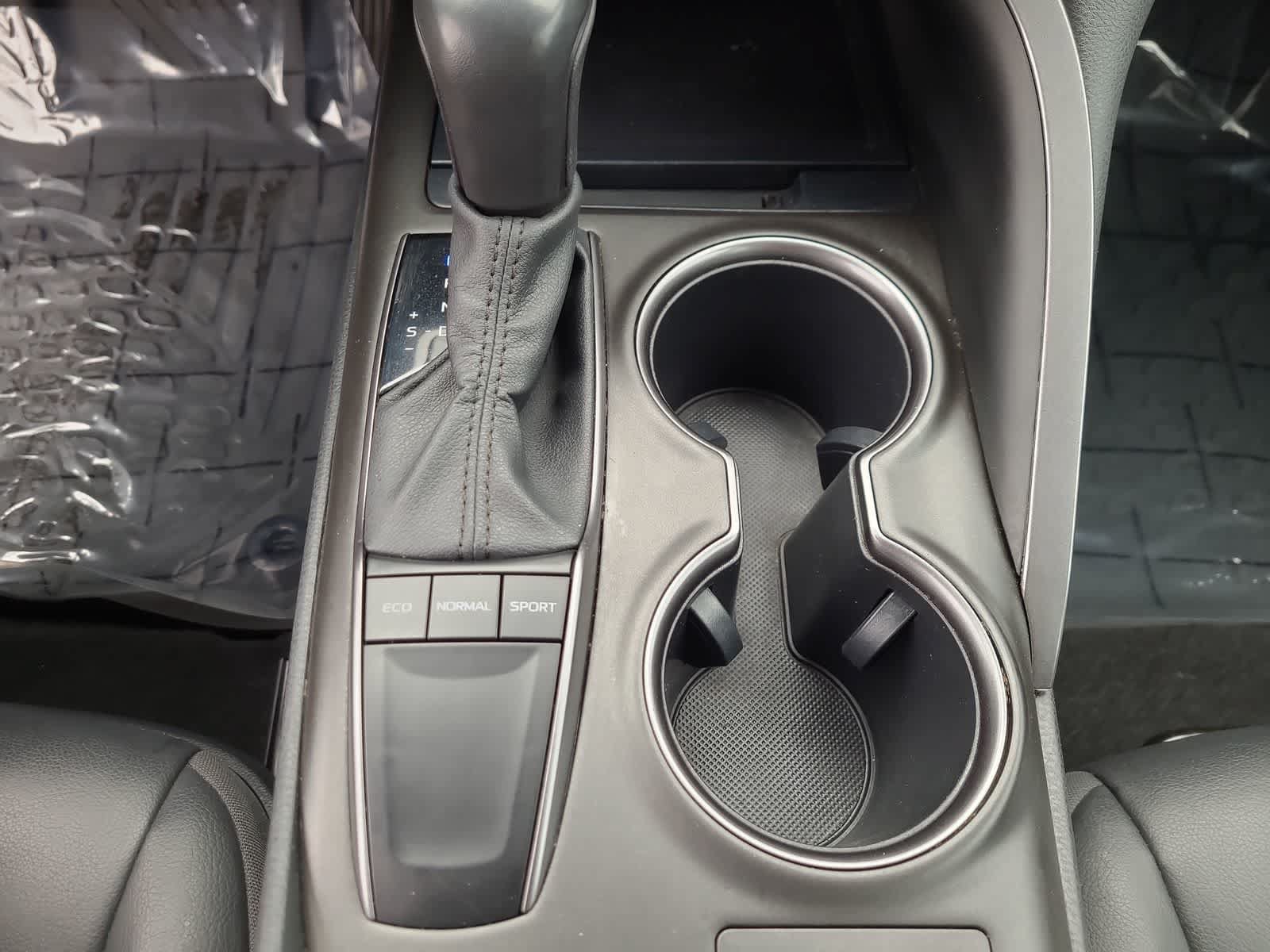 Used 2023 Toyota Camry SE w/ Cold Weather Package FWD image 25