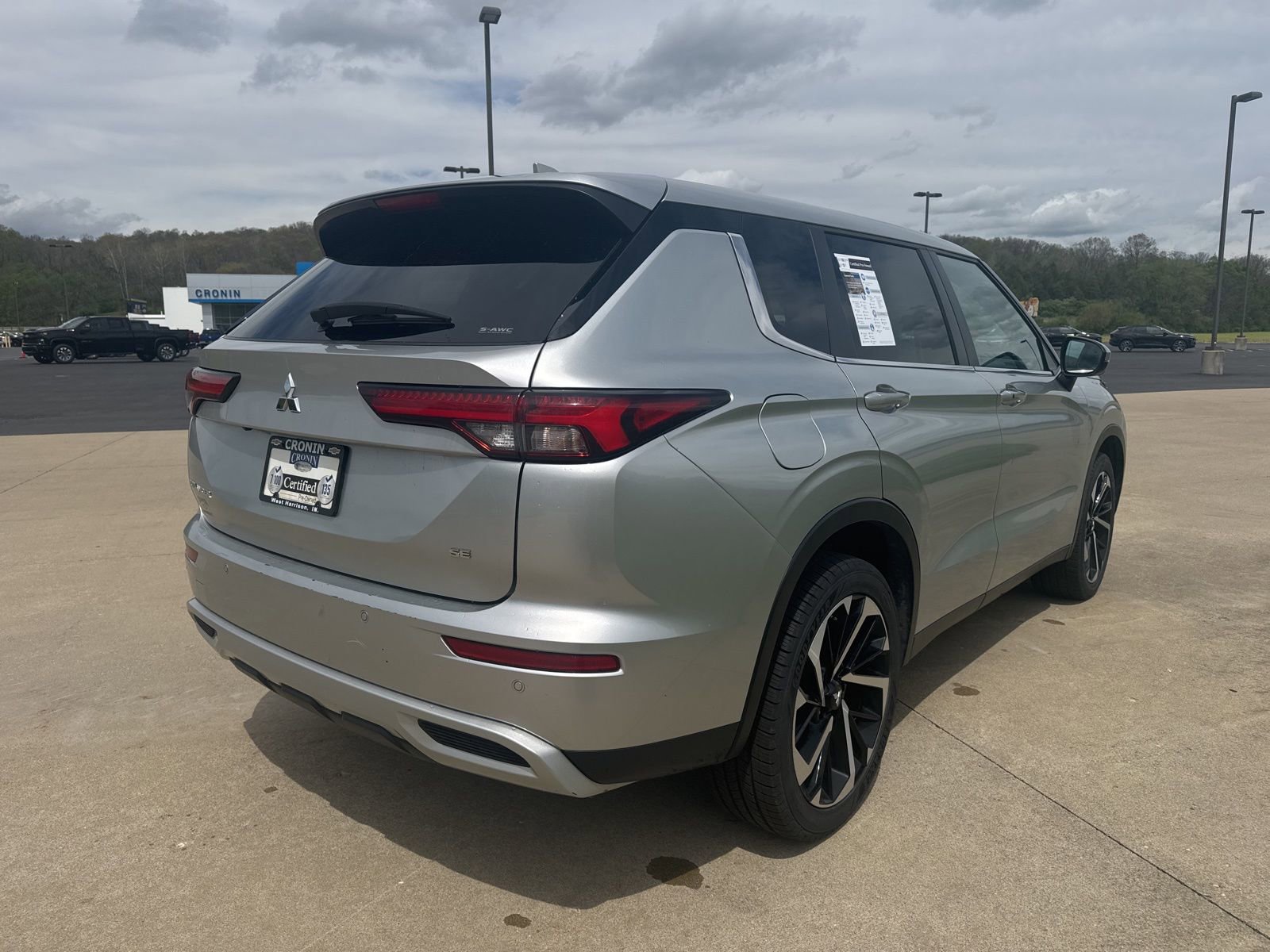 Used 2024 Mitsubishi Outlander SE AWD/4WD image 4