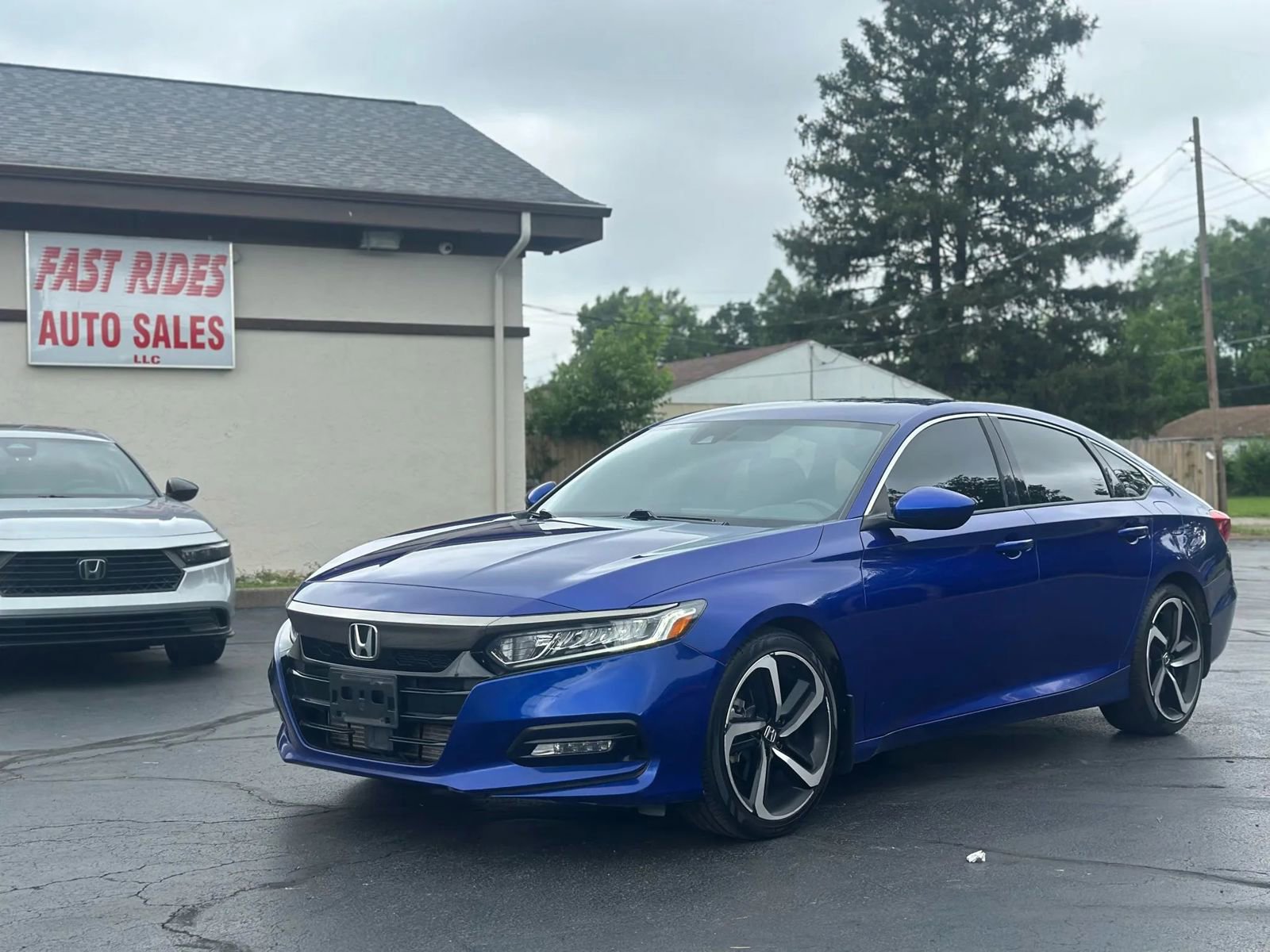 Used 2019 Honda Accord Sport image 2