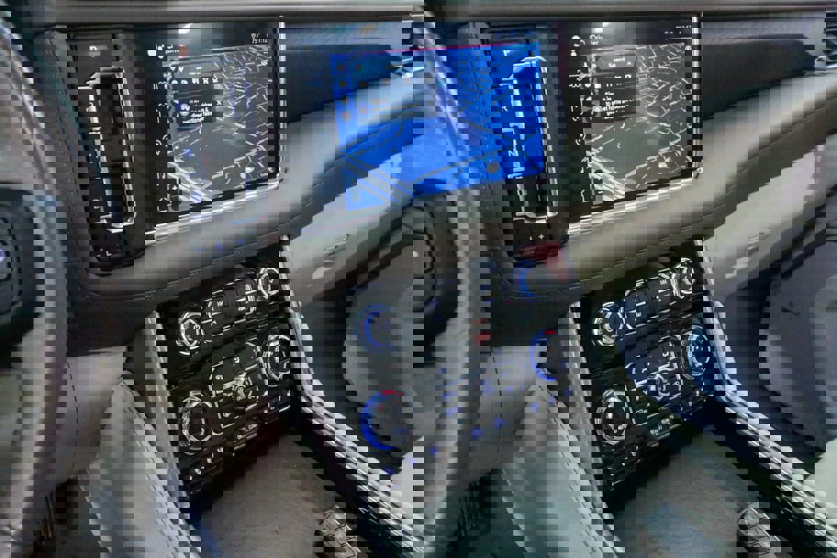 Used 2022 GMC Yukon Denali w/ Denali Premium Package image 19