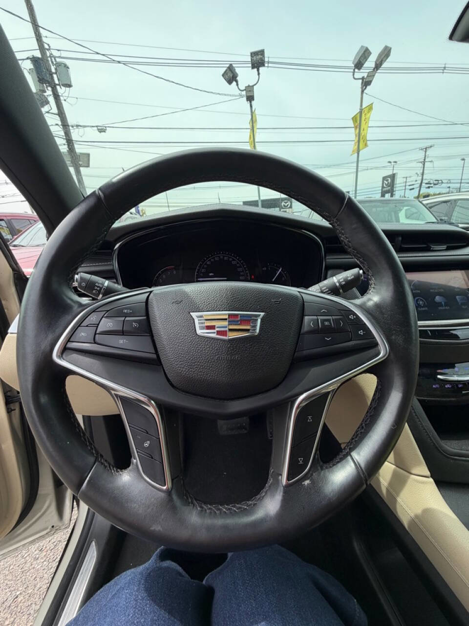 Used 2017 Cadillac XT5 Luxury w/ LPO, Wheel Lock Package AWD/4WD image 10