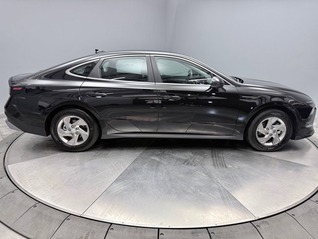 Used 2025 Hyundai Sonata SE FWD image 4