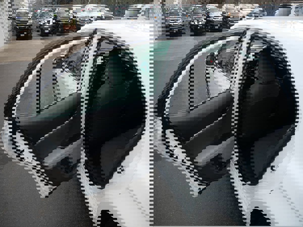 Used 2022 Toyota Camry LE image 23