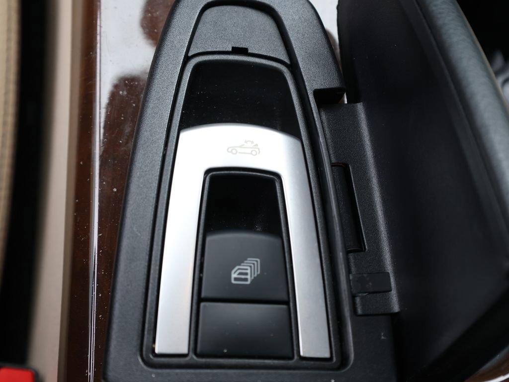 Used 2018 Mercedes-Benz SLC 300 image 21