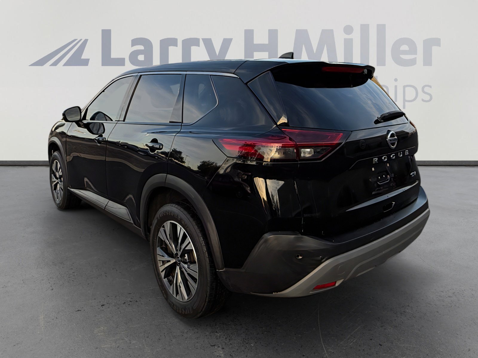 Certified 2021 Nissan Rogue SV image 3