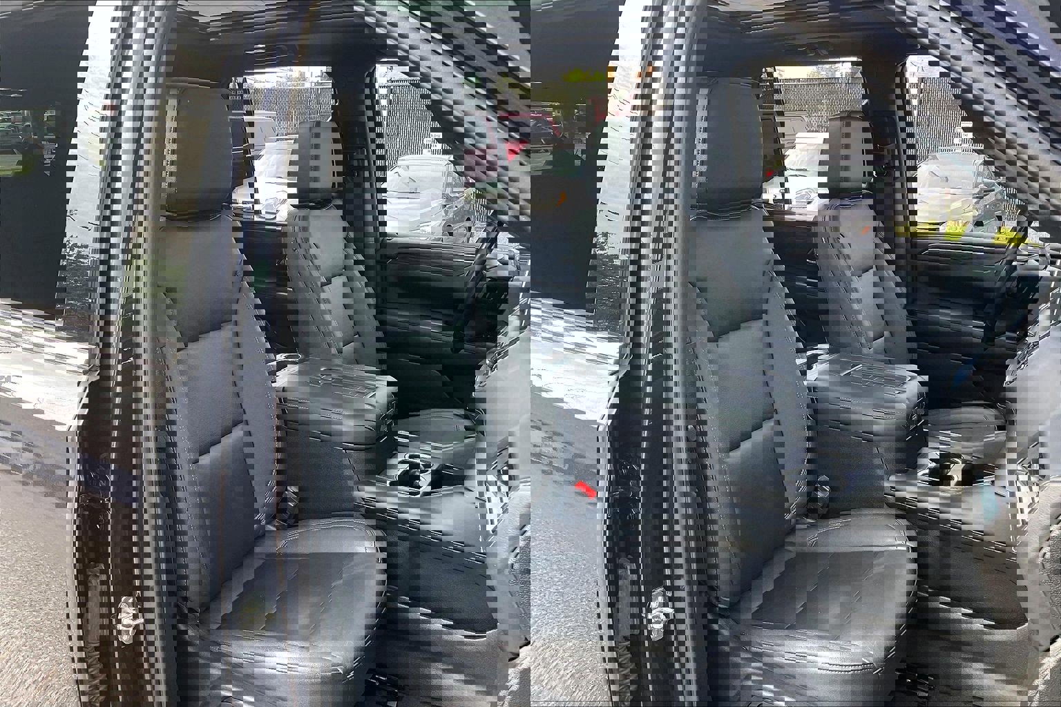 Used 2022 Chevrolet Tahoe LT w/ LT Signature Plus Package AWD/4WD image 9