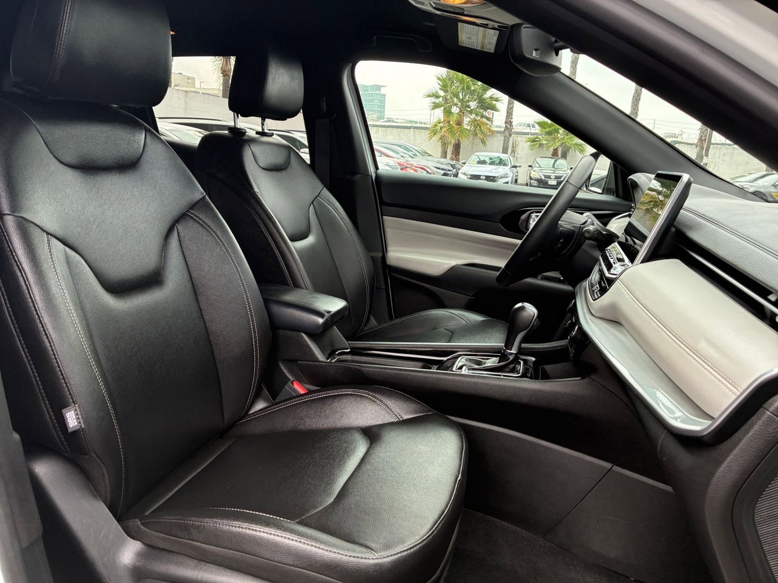 Used 2025 Jeep Compass Limited AWD/4WD image 37