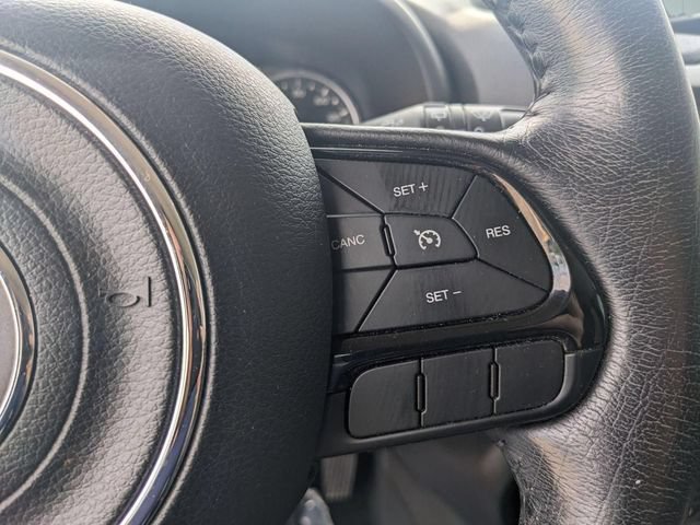 Used 2016 Jeep Renegade Latitude AWD/4WD image 20