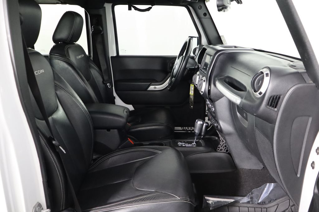 Used 2017 Jeep Wrangler Unlimited Rubicon w/ Connectivity Group AWD/4WD image 18