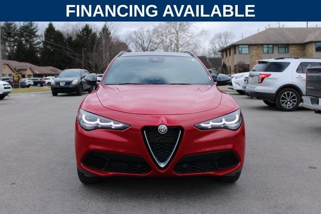 Used 2024 Alfa Romeo Stelvio AWD image 3