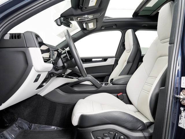Certified 2026 Porsche Cayenne AWD/4WD image 8