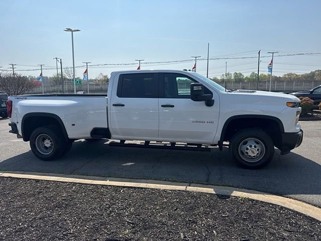 Used 2024 Chevrolet Silverado 3500 W/T image 4