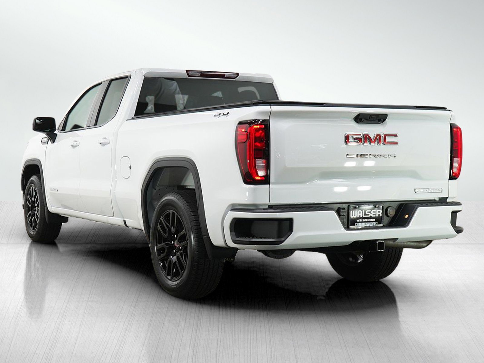 Used 2025 GMC Sierra 1500 Elevation AWD/4WD image 3