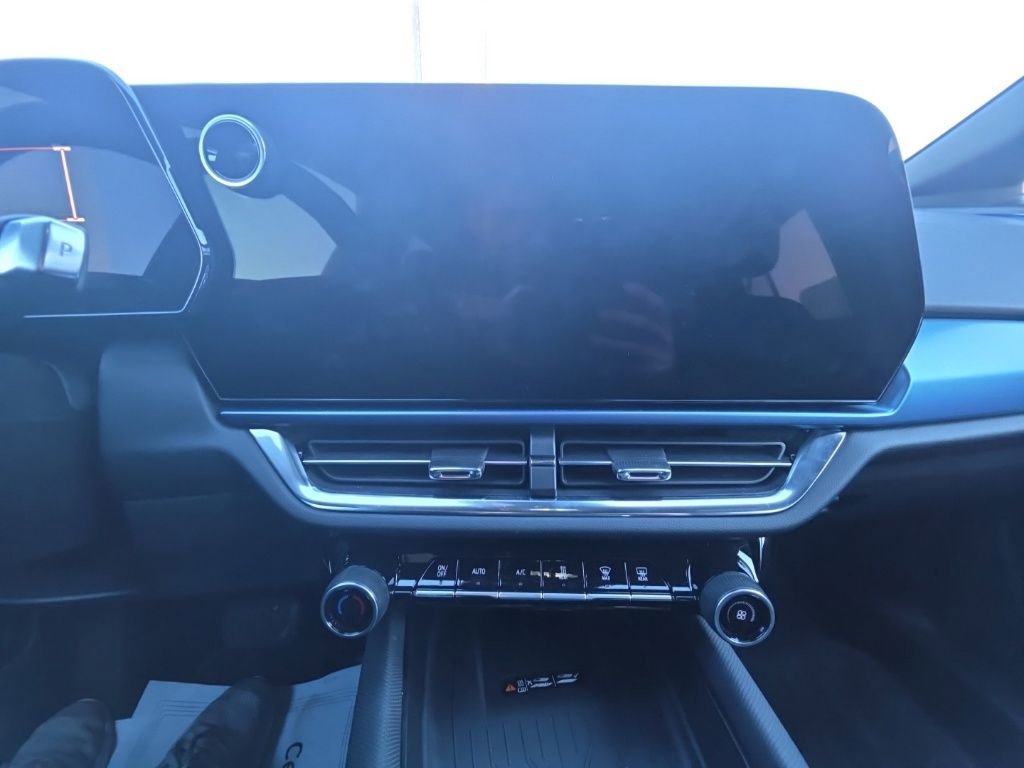 Used 2025 Chevrolet Equinox EV LT w/ Convenience Package image 26