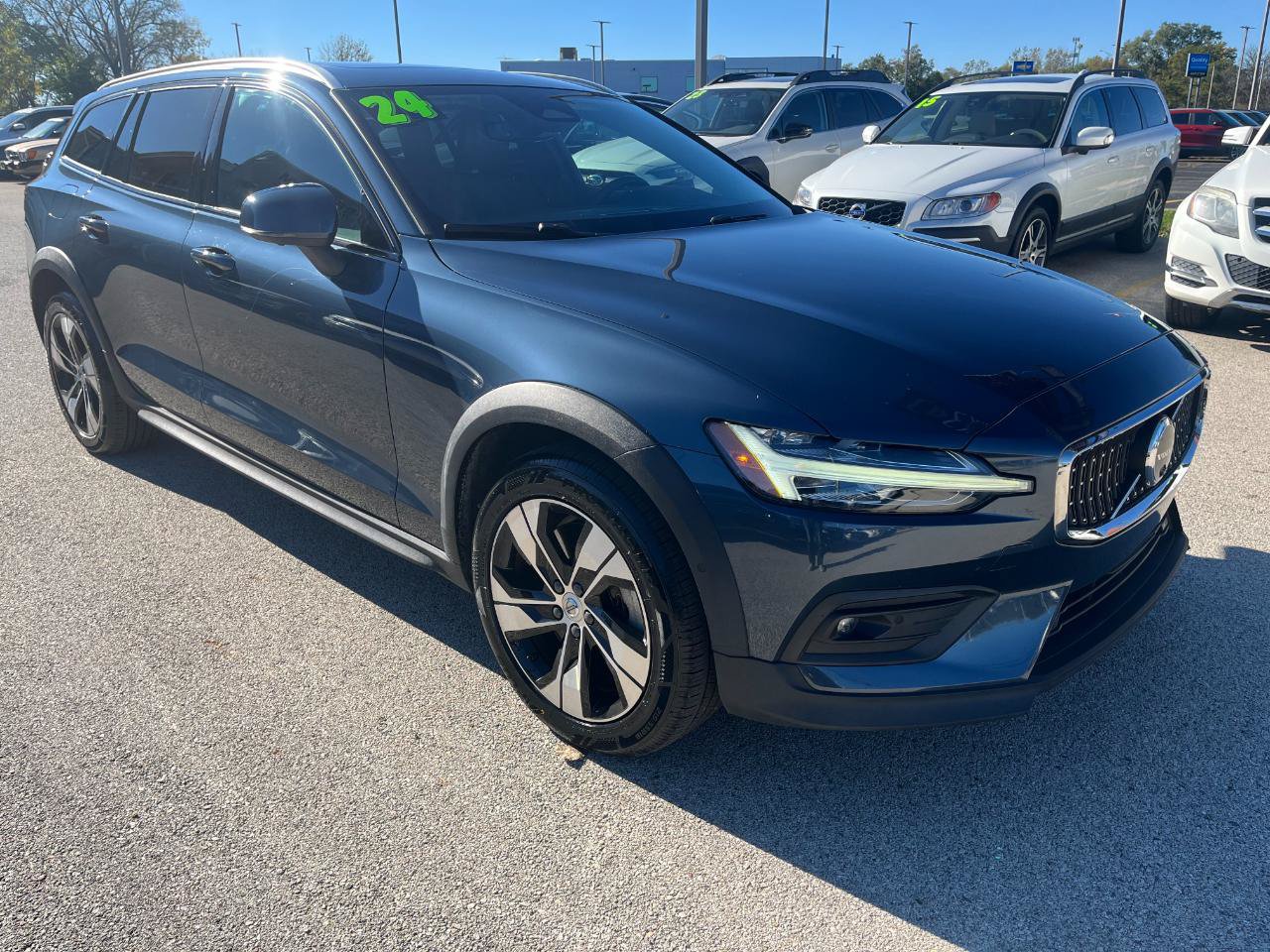 Used 2024 Volvo V60 B5 Cross Country Plus AWD/4WD image 8