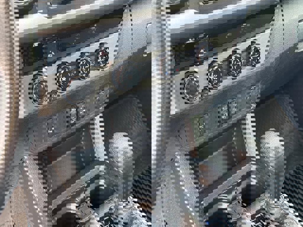 Used 2018 Toyota Tacoma SR5 image 21