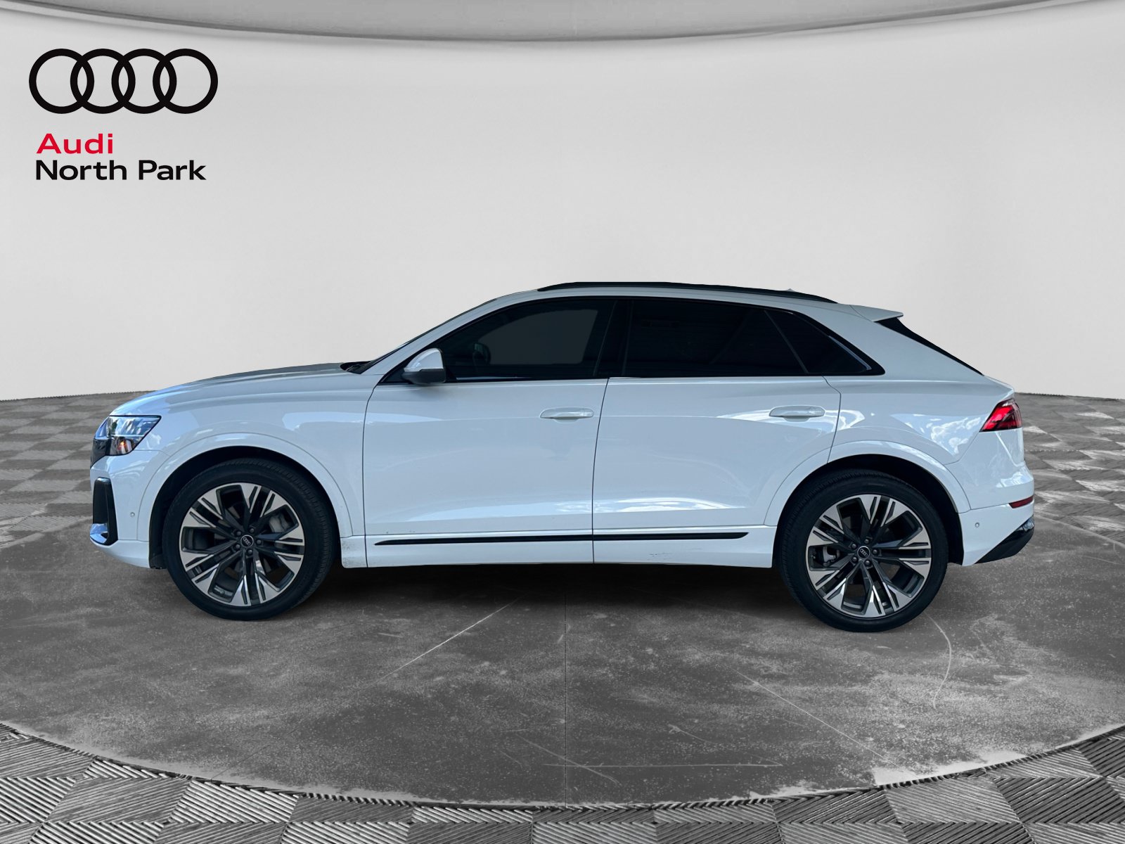 Used 2025 Audi Q8 Premium Plus AWD/4WD image 2