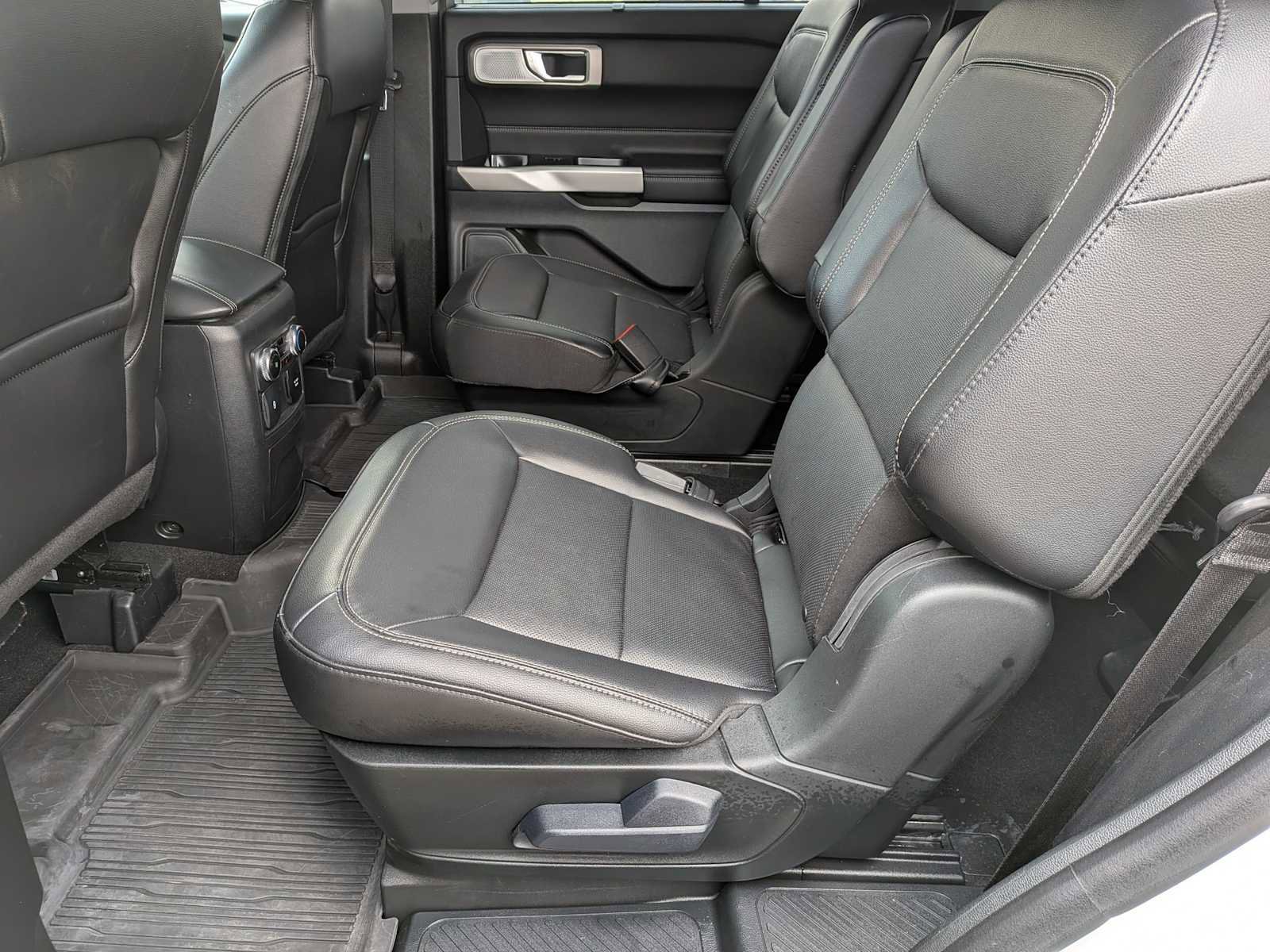 Used 2024 Ford Explorer Limited w/ Limited Technology Package AWD/4WD image 17