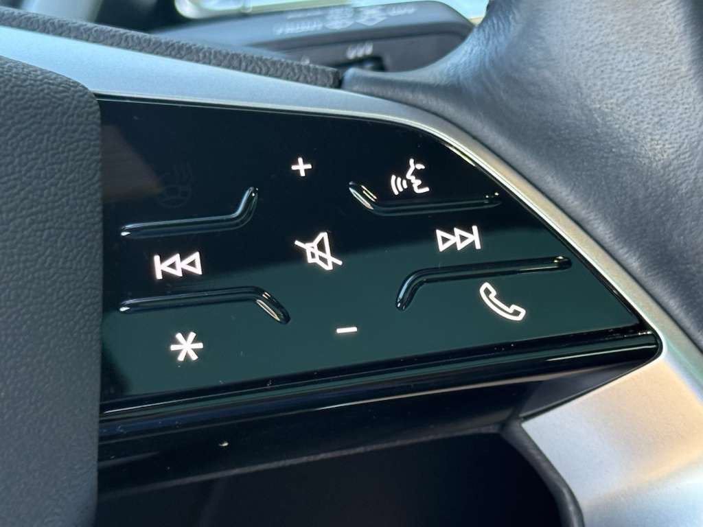 Used 2024 Audi Q4 e-tron Premium w/ Convenience Package image 13