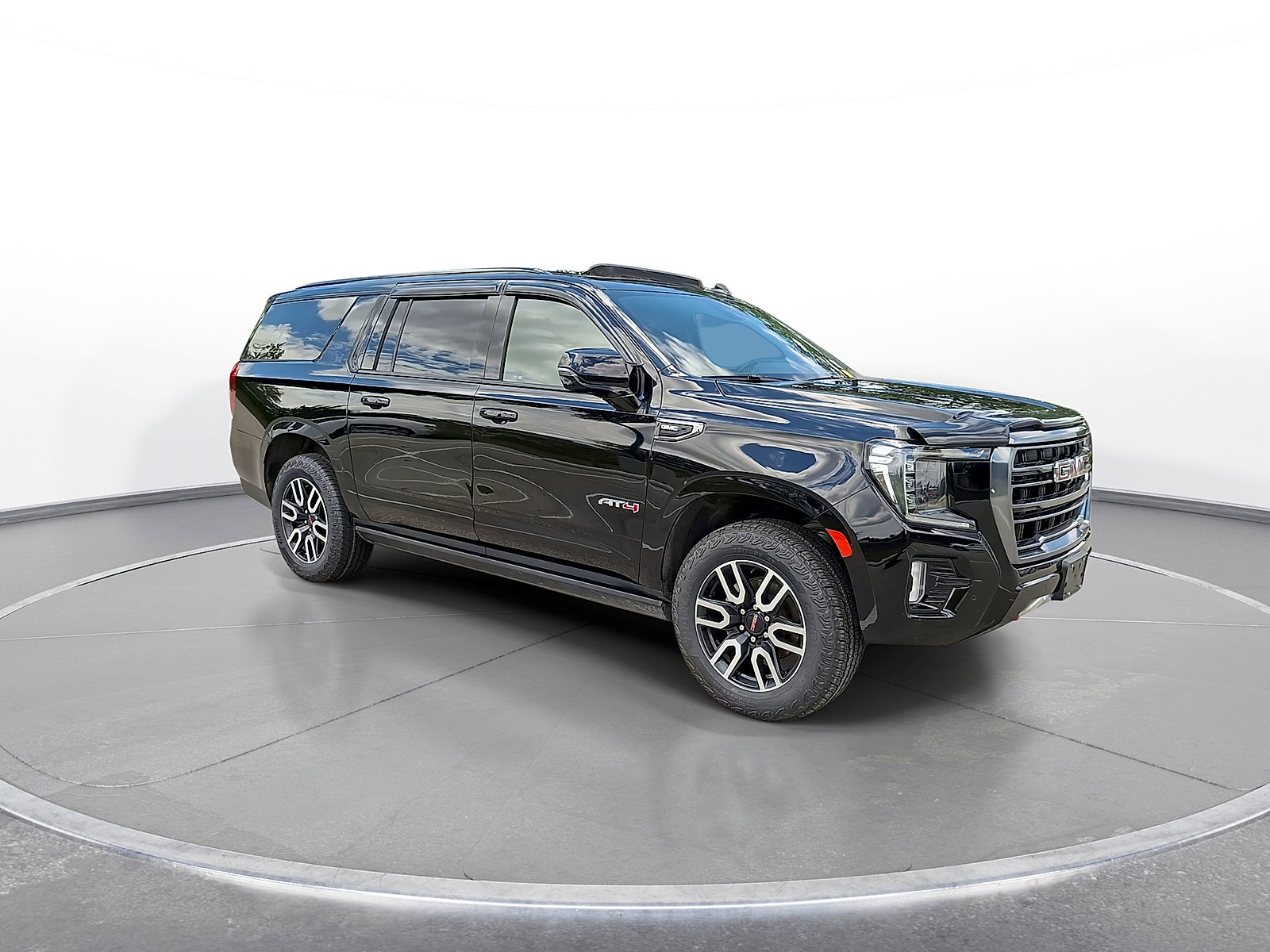 Used 2023 GMC Yukon XL AT4 w/ AT4 Premium Plus Package AWD/4WD image 2
