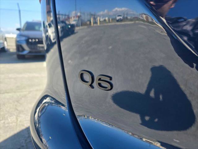 Used 2025 Audi Q6 e-tron Prestige image 17
