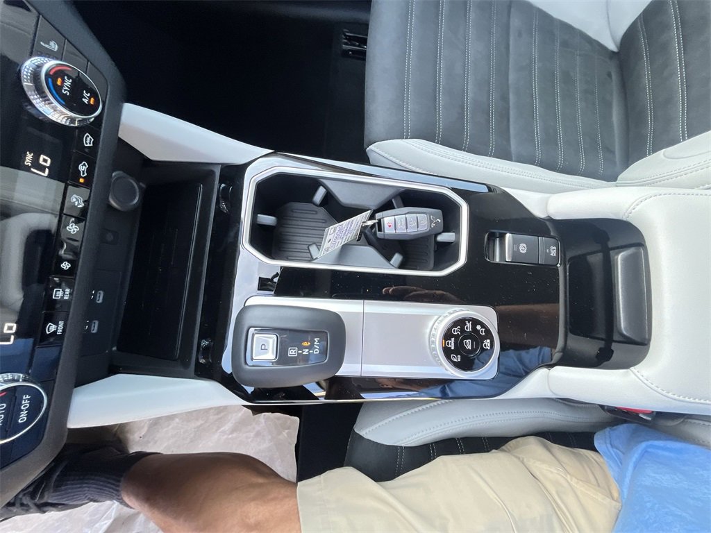 New 2025 Mitsubishi Outlander SE image 20