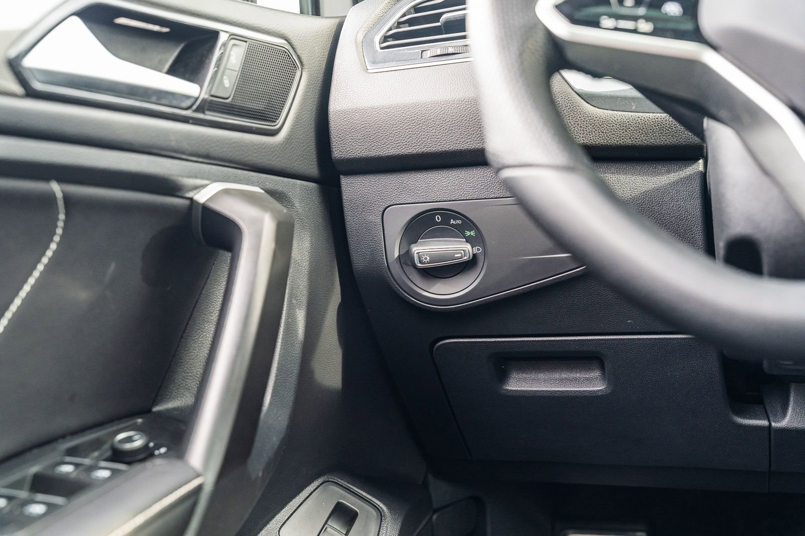 Used 2024 Volkswagen Tiguan SE R-Line image 29