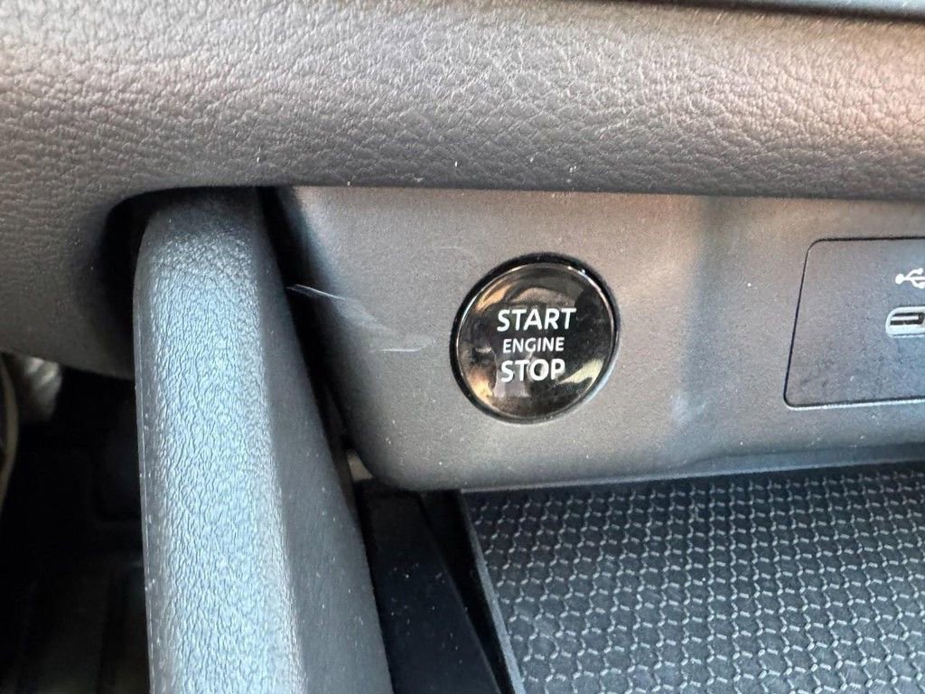 Used 2025 Nissan Rogue S FWD image 21