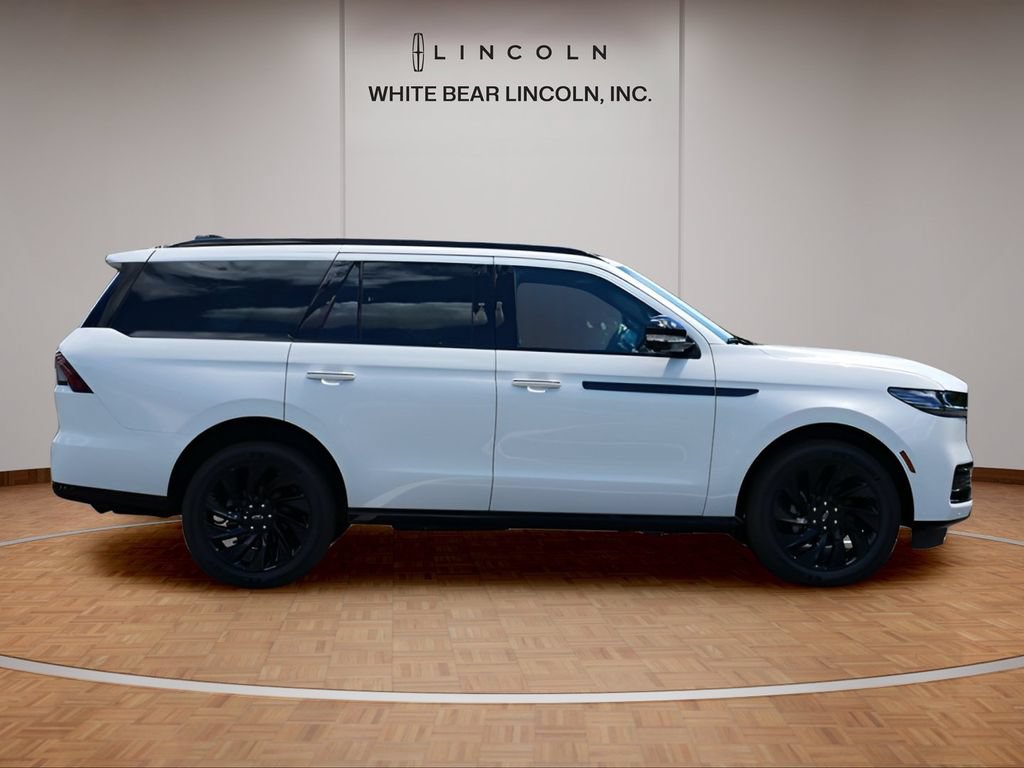 Used 2026 Lincoln Navigator Reserve w/ Jet Appearance Package AWD/4WD image 4