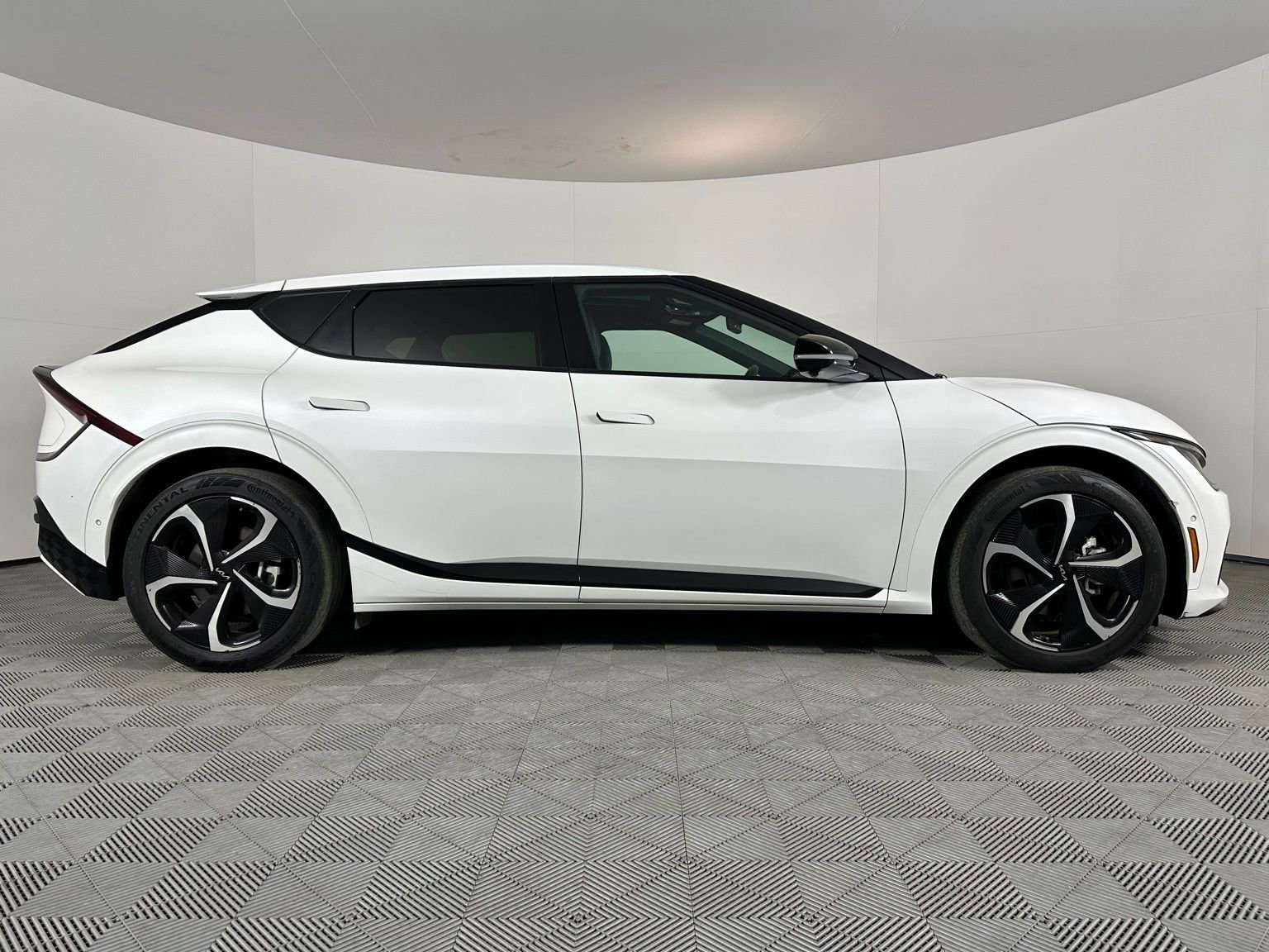 Used 2022 Kia EV6 GT-Line w/ GT-Line Suede Seat Package image 33