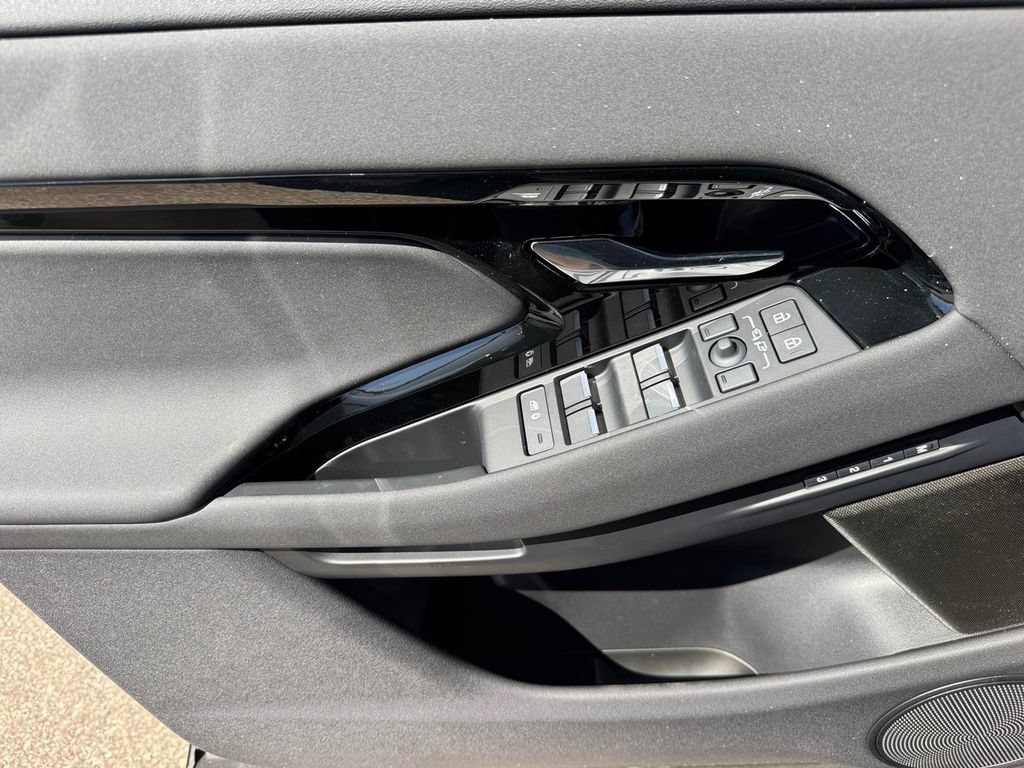 New 2026 Land Rover Range Rover Evoque S AWD/4WD image 17