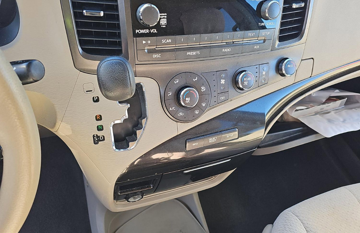 Used 2011 Toyota Sienna LE image 11