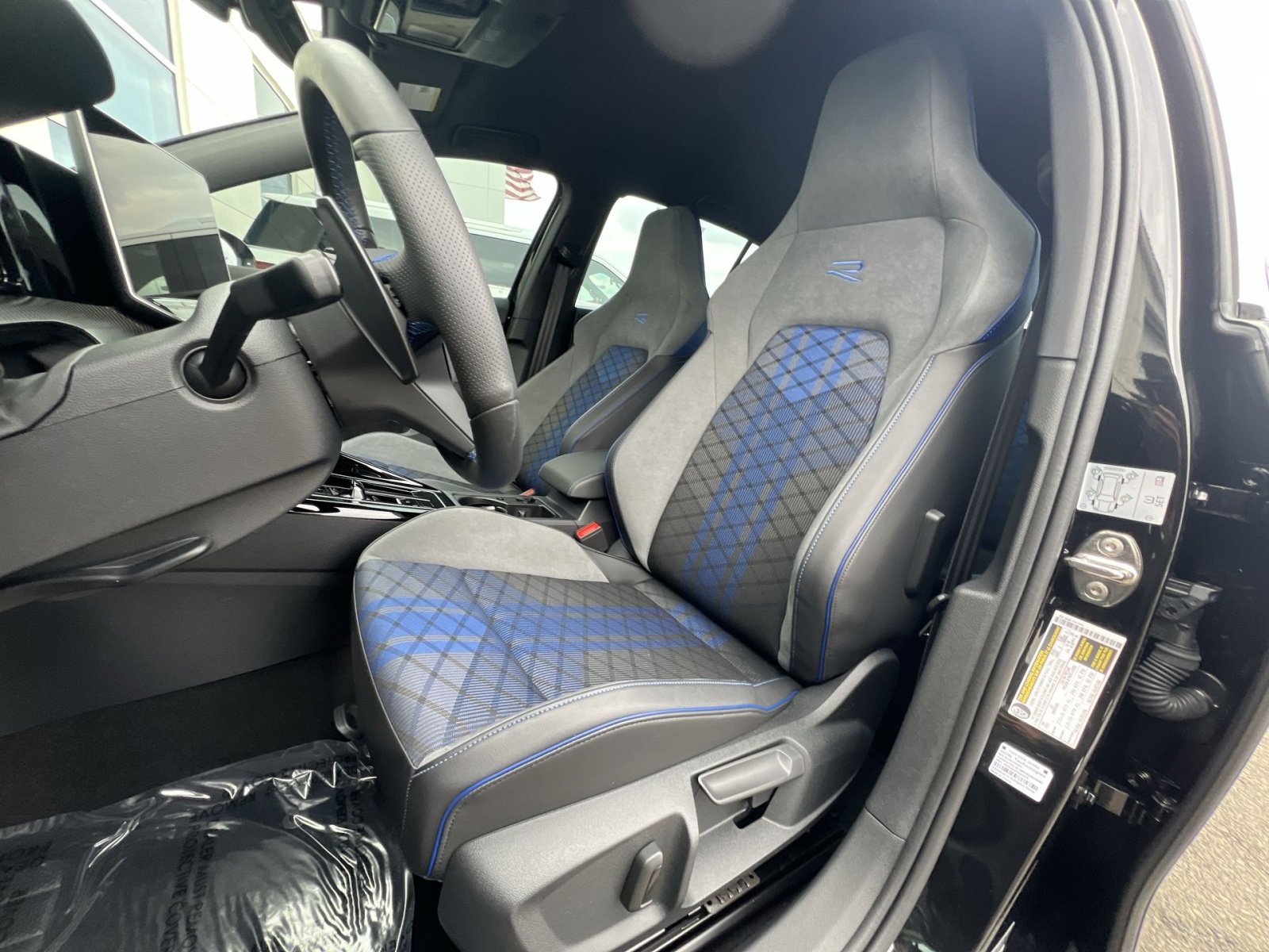 Used 2025 Volkswagen Golf R Black Edition image 13