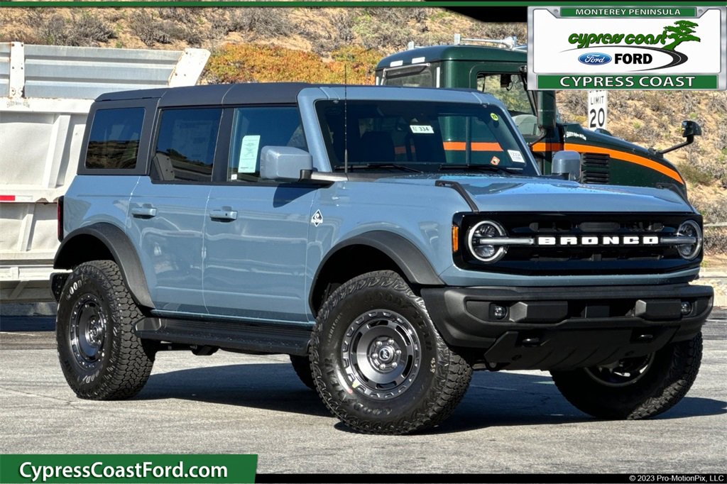 New 2025 Ford Bronco Outer Banks w/ Sasquatch Package