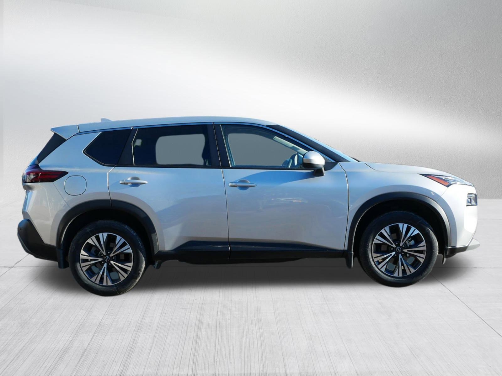 Used 2023 Nissan Rogue SV image 8