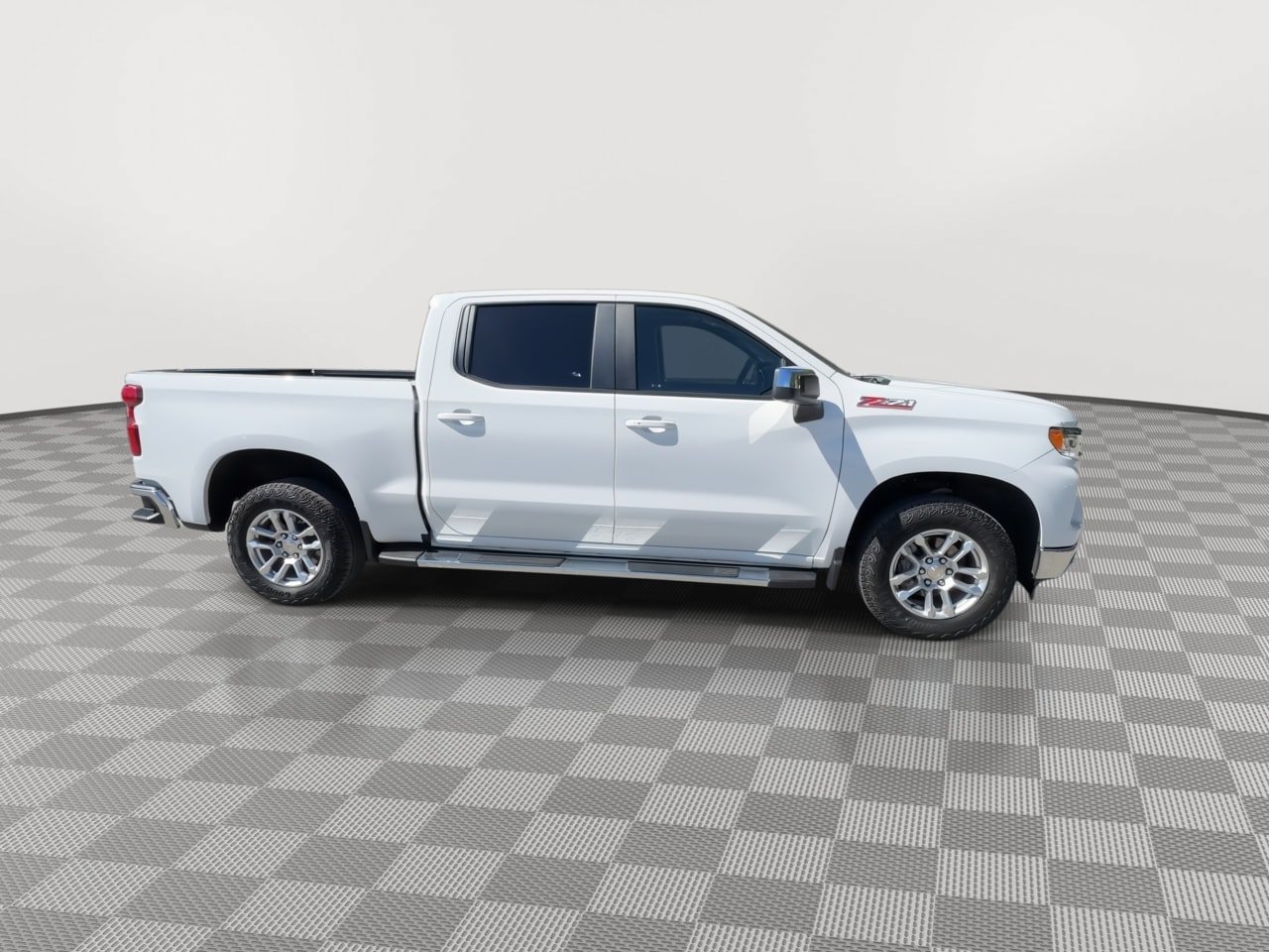 Used 2025 Chevrolet Silverado 1500 LT AWD/4WD image 9