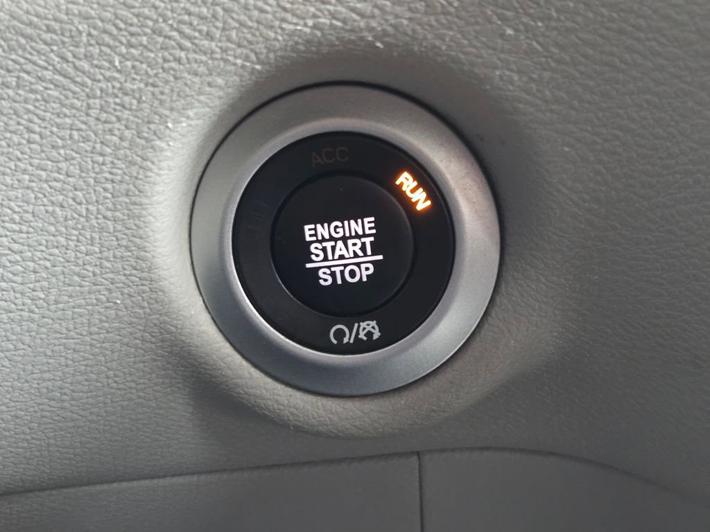 Certified 2021 Chrysler Voyager L image 9