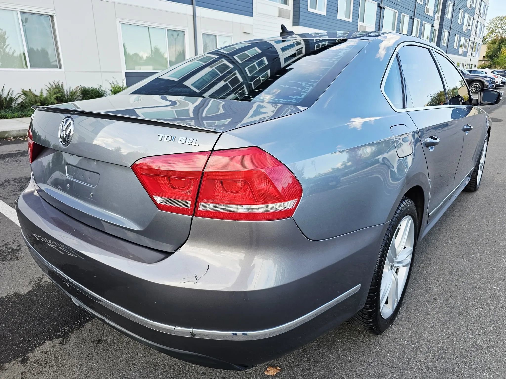Used 2014 Volkswagen Passat TDI SEL Premium image 5