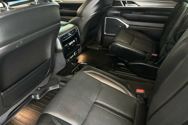 Certified 2023 Jeep Wagoneer Series II AWD/4WD image 9
